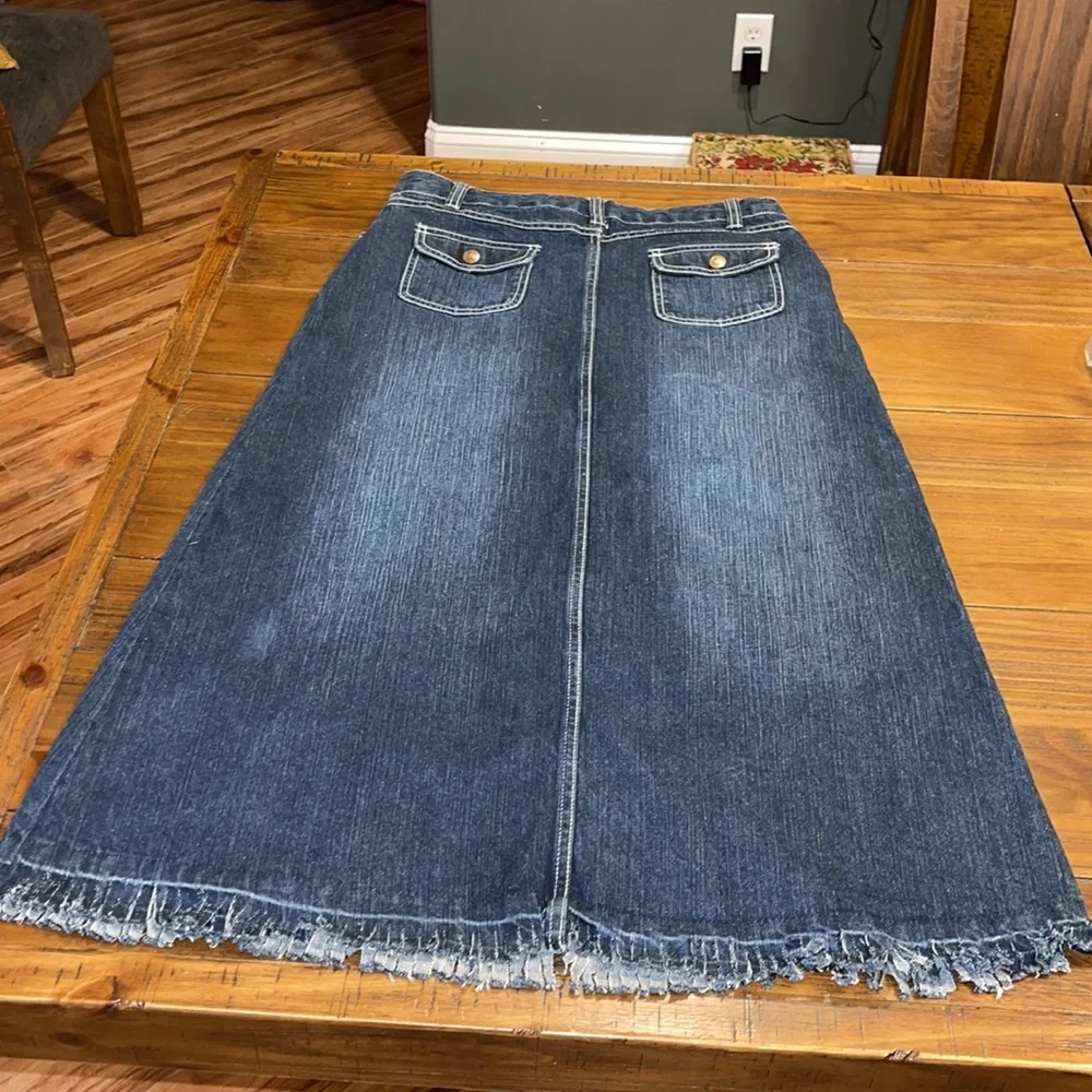 Modest long blue jean a-line skirt Cheetah‎ girl size 16 1/2 embroidered flowers